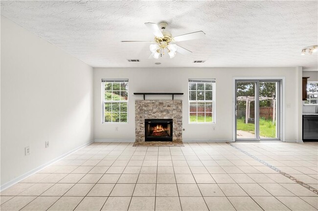Building Photo - 3740 Crescent Walk Ln NE