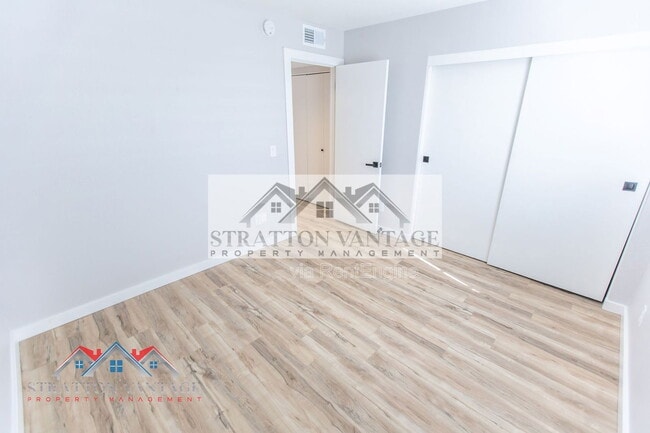 Building Photo - 2929 E Broadway Rd