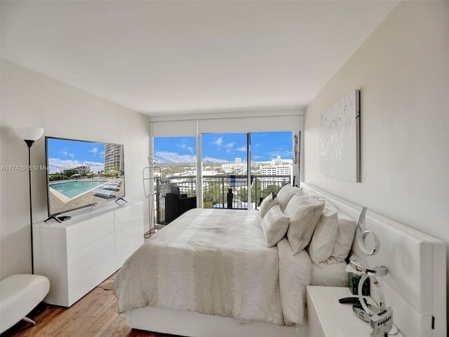 Building Photo - 18011 Biscayne Blvd