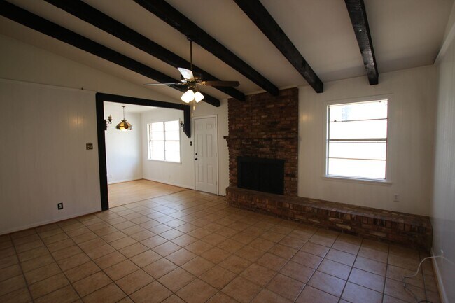 Building Photo - Coming Soon! 3/2/2 in Tyler!