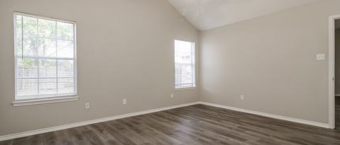 Building Photo - 2310 Summit Dr