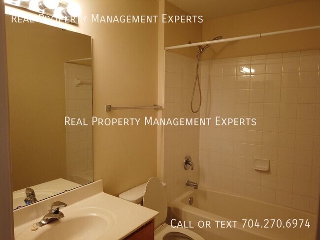 Building Photo - 10657 Hill Point Ct