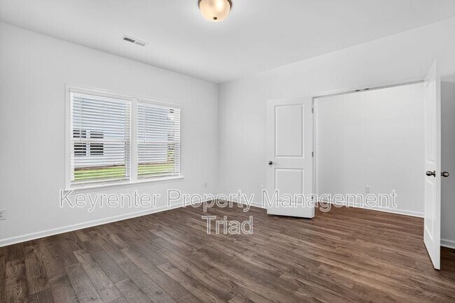Building Photo - 3012 Highlander Pt