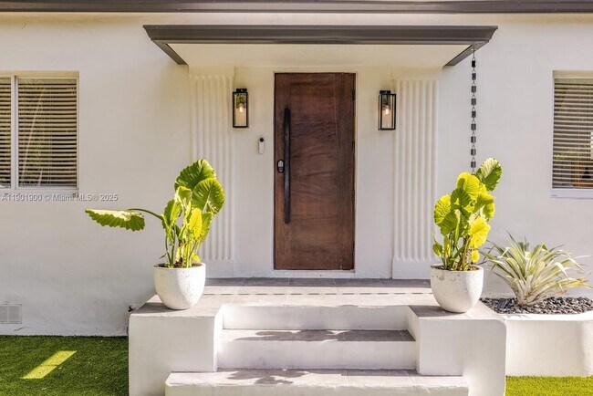 Building Photo - 901 NW 7th Street Rd