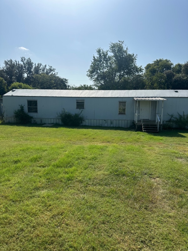 Primary Photo - 208 Forest Creek Ln