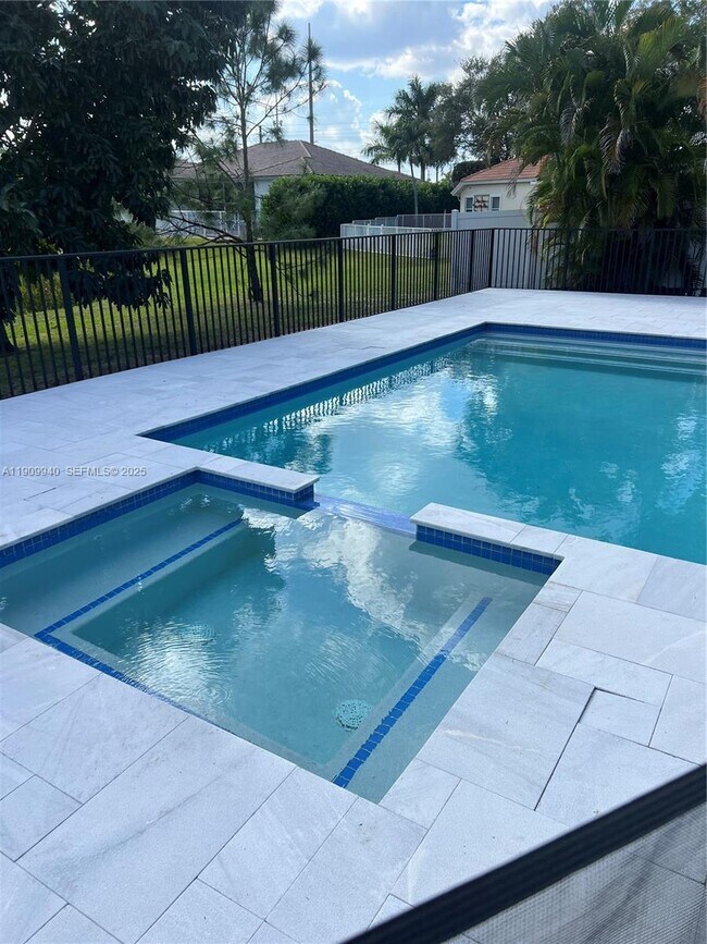 Building Photo - 10664 Paso Fino Dr