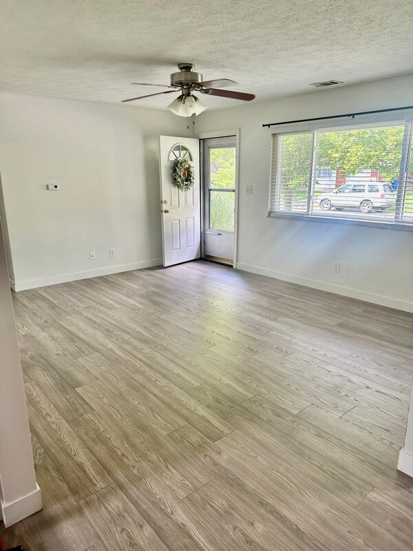 Building Photo - 5800 Kendon St