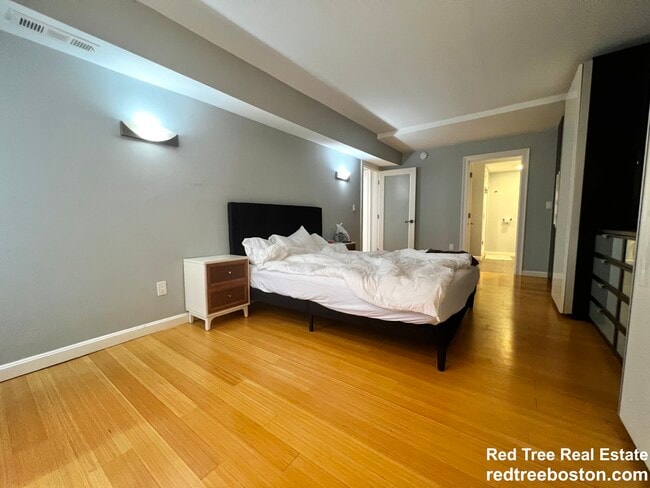 Building Photo - 57 Broadlawn Park