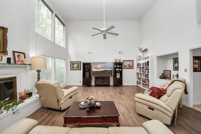 Building Photo - 17 Winged Foot Dr