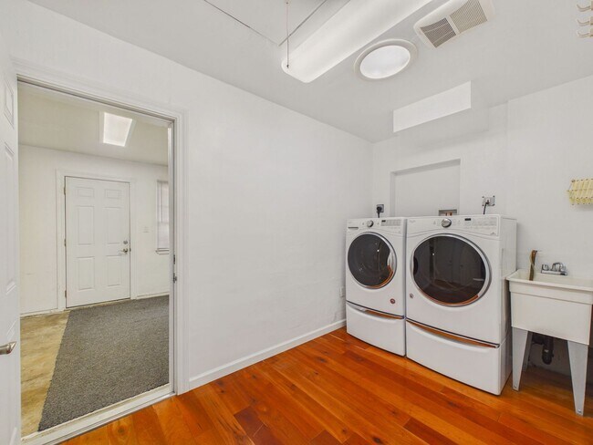 Building Photo - San Carlos home for rent plus studio in-law unit! $7,500