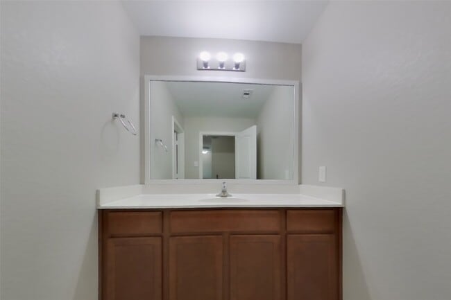 Building Photo - 916 American Monarch Dr