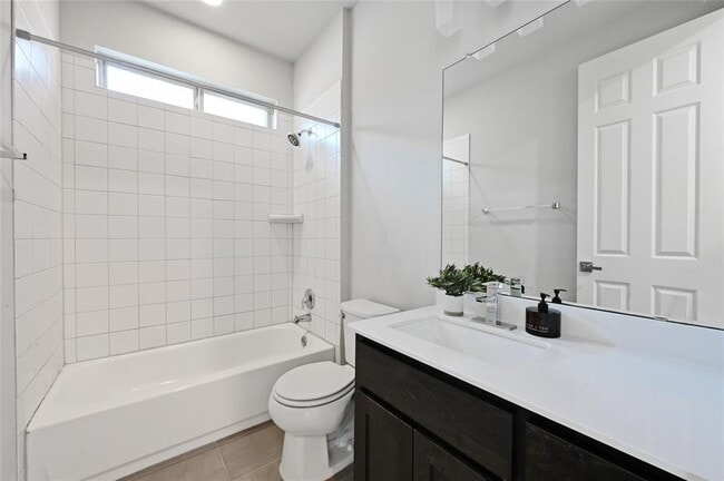 Building Photo - 5013 Paul Thomas Dr