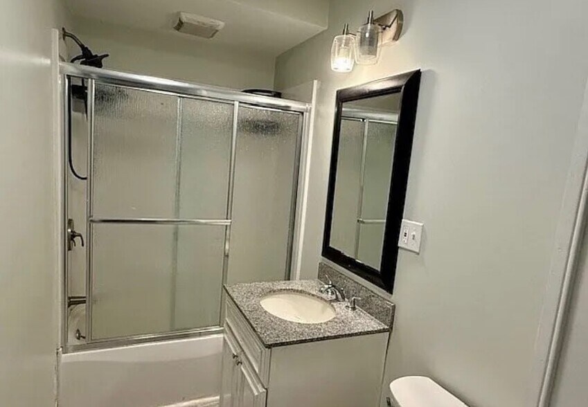 Building Photo - 609 King Philip St