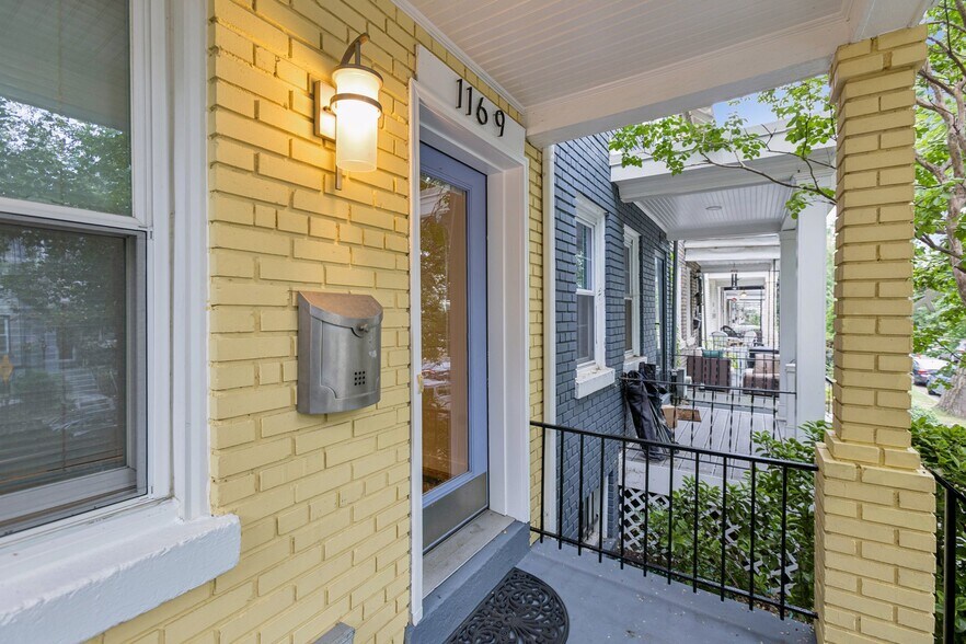 Building Photo - 1169 Abbey Pl NE