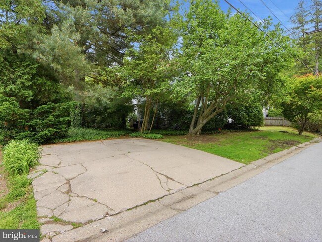 Building Photo - 6008 Clearspring Rd
