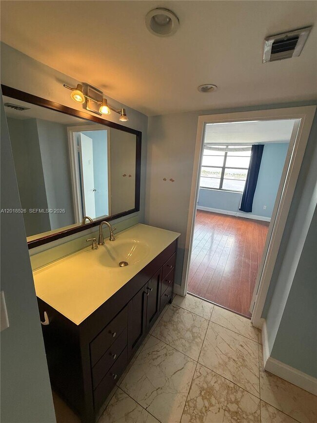 Building Photo - 2333 Brickell Ave
