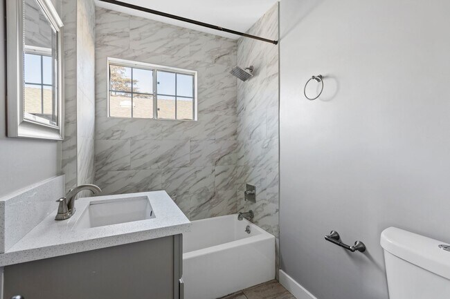 Building Photo - 1608 W 42nd Pl