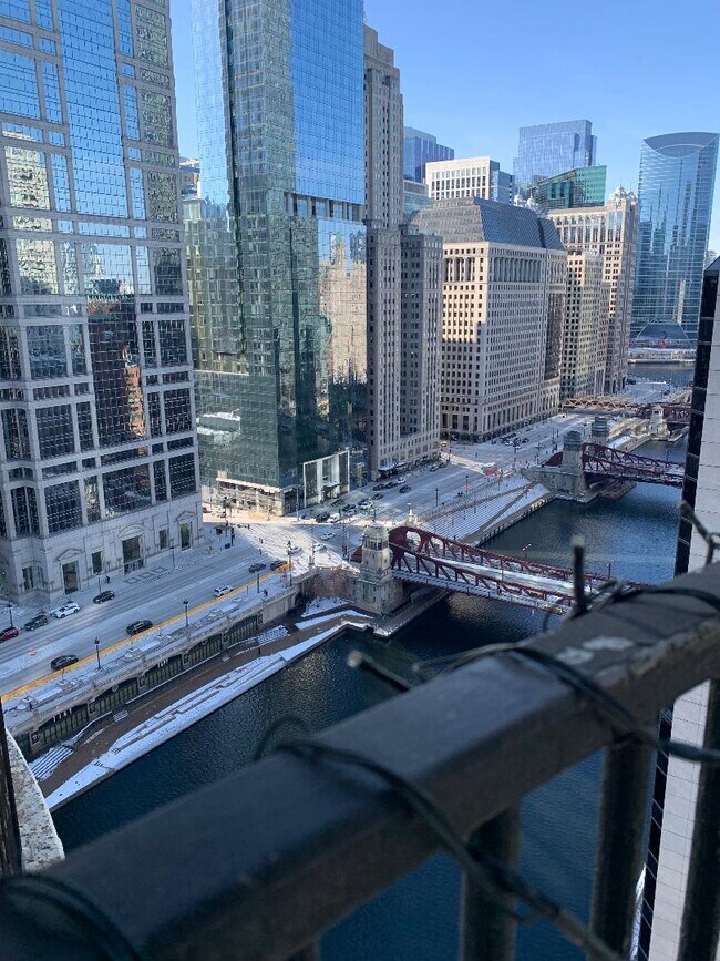 Building Photo - 300 N State St