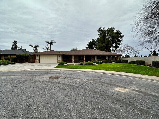 Building Photo - 9913 Spring Oak Dr