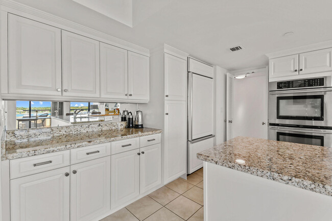 Building Photo - 529 S Flagler Dr