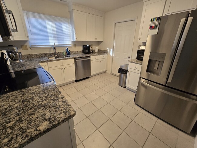 Building Photo - 3229 Bruno Dr