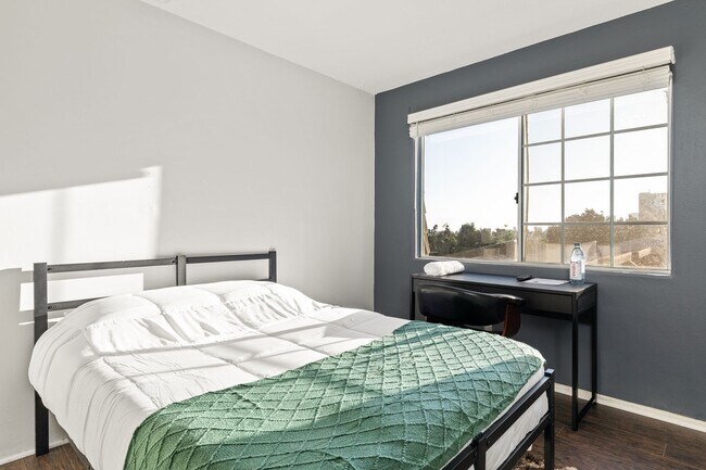 Building Photo - 10777 Ashton Ave