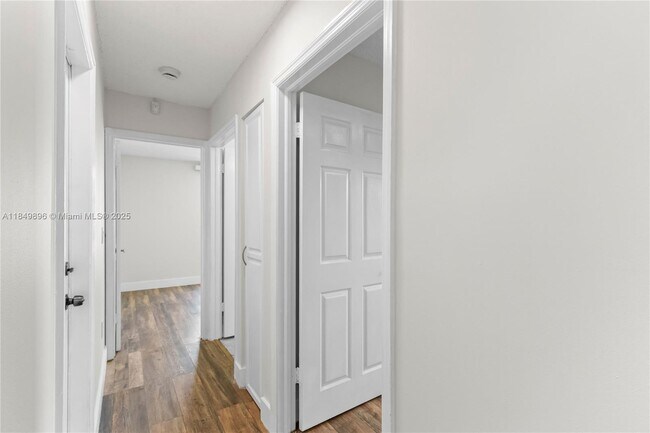 Building Photo - 14611 SW 156th Ave