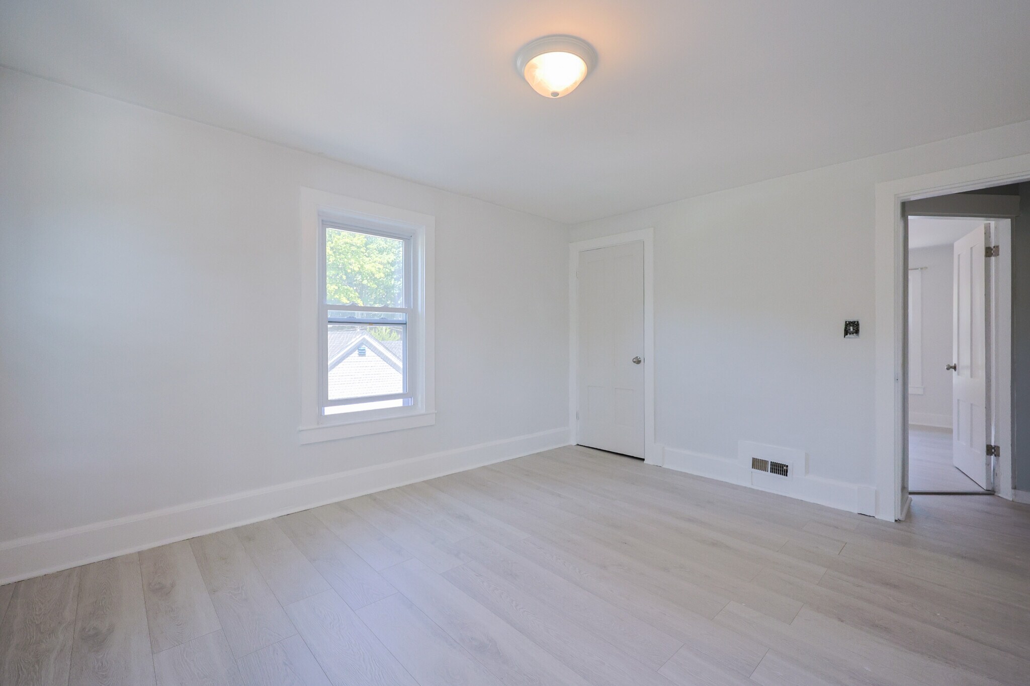 Building Photo - 85 West Main Street