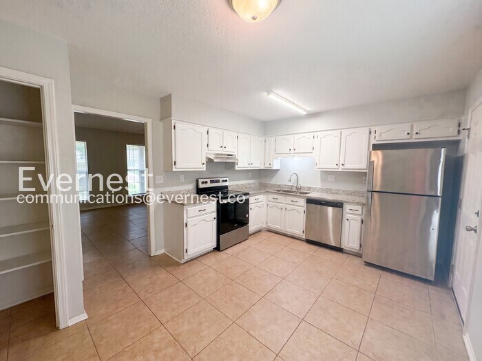 Building Photo - 6230 Somerset Dr