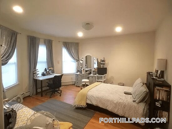 Building Photo - 127 Cedar St