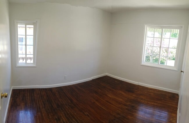 Building Photo - 6000 Lindley Ave