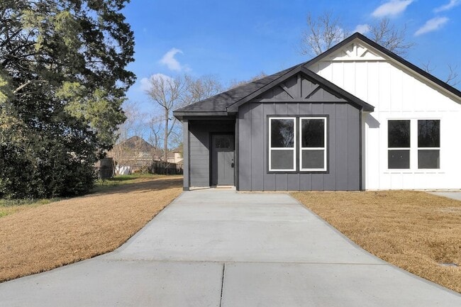 Building Photo - 106 Runnels St