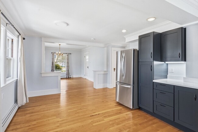 Building Photo - 198 Linden St