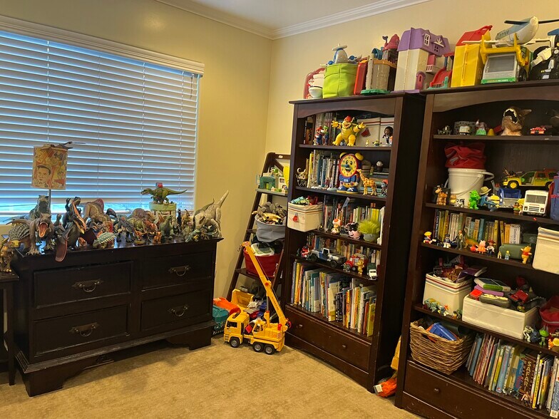 Building Photo - 520 N Myers St