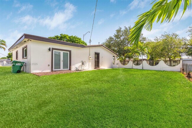 Building Photo - 2901 SW 92nd Ave