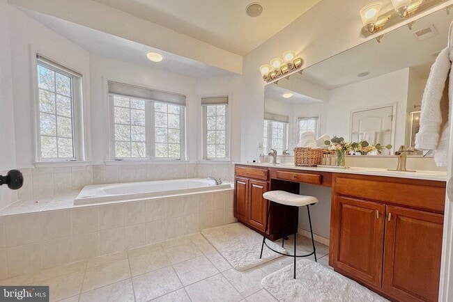 Building Photo - 40440 Milford Dr