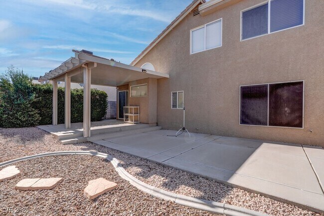 Building Photo - 8753 Country View Ave