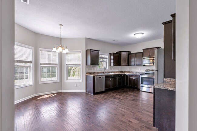 Building Photo - 402 Derrick Dr