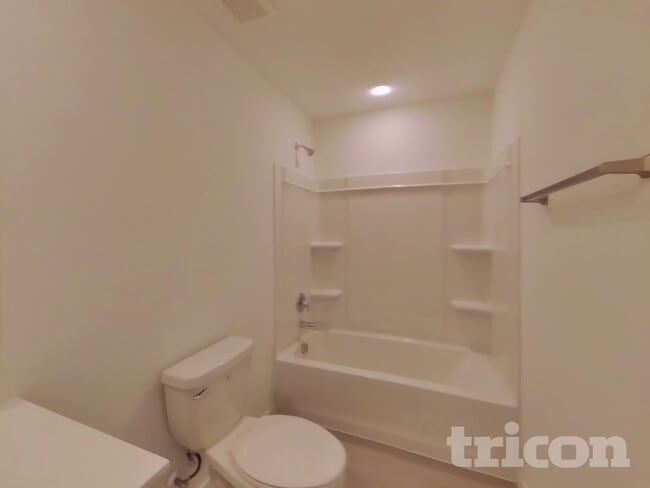 Building Photo - 806 Ginkgo Wy