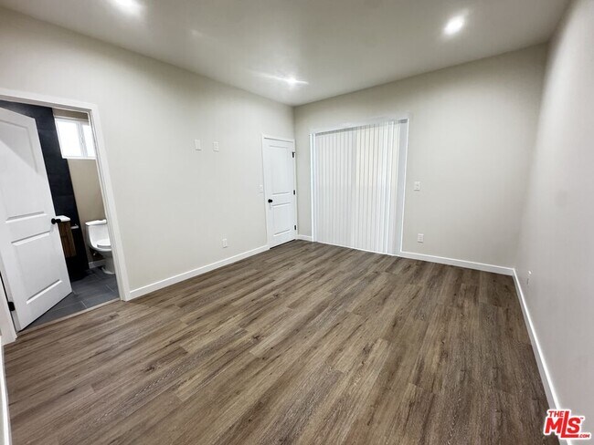 Building Photo - 5635 Homeside Ave