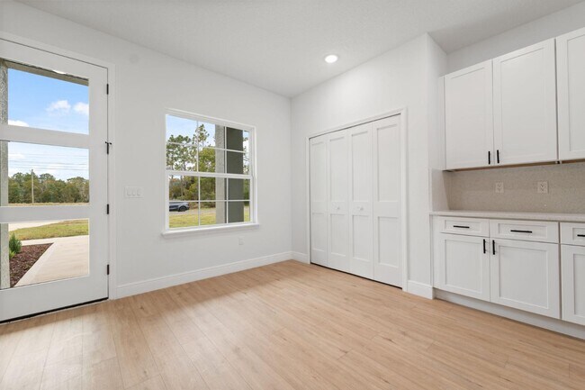 Building Photo - 6067 SW 155th St Rd