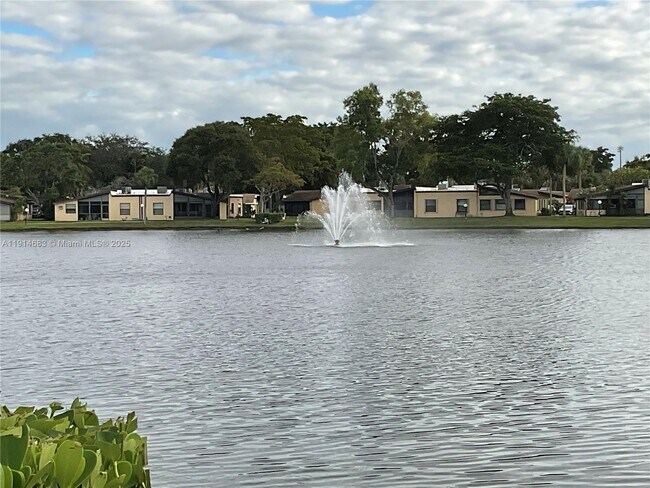 Building Photo - 301 Cambridge Rd