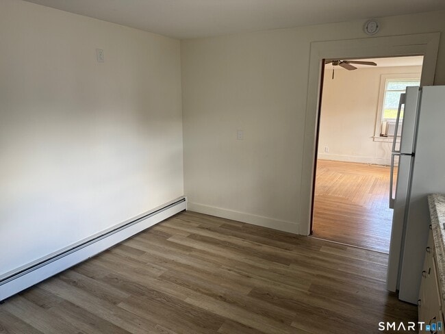 Building Photo - 82 Mountain Rd