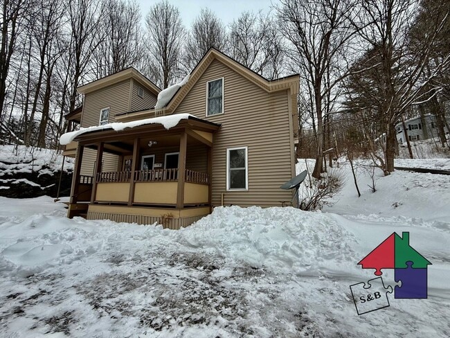 Building Photo - 32 Hall St