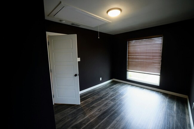 Building Photo - 2118 Berwick Ave