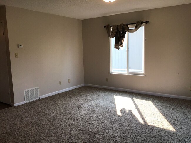 Building Photo - Apartment in Carson Park Condominium