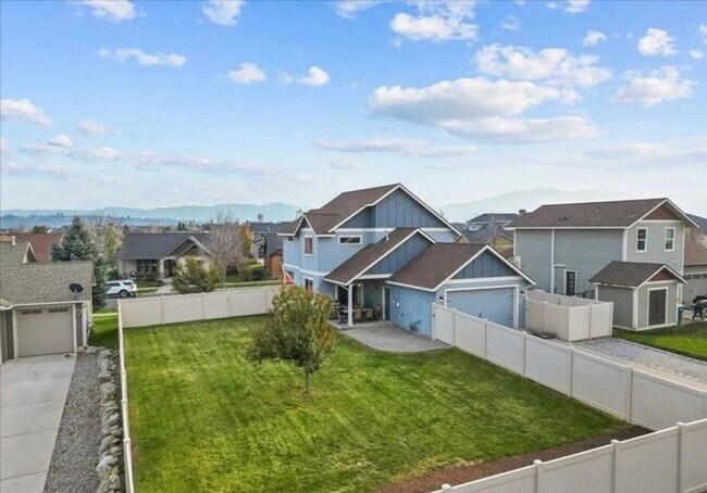 Building Photo - Charming 2-Story Home in Post Falls – Spac...