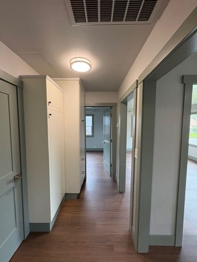 Building Photo - 2-bedroom/2-bath single family home