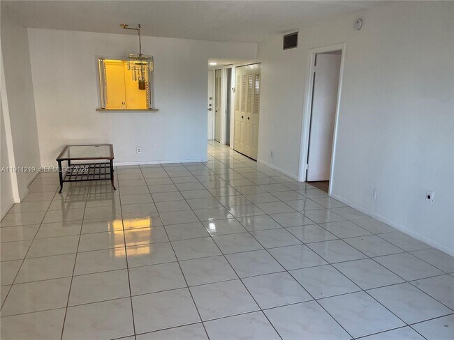 Building Photo - 404 NW 68th Ave