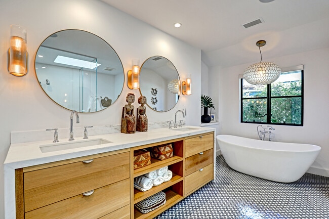 Building Photo - 4 S Vista De La Luna